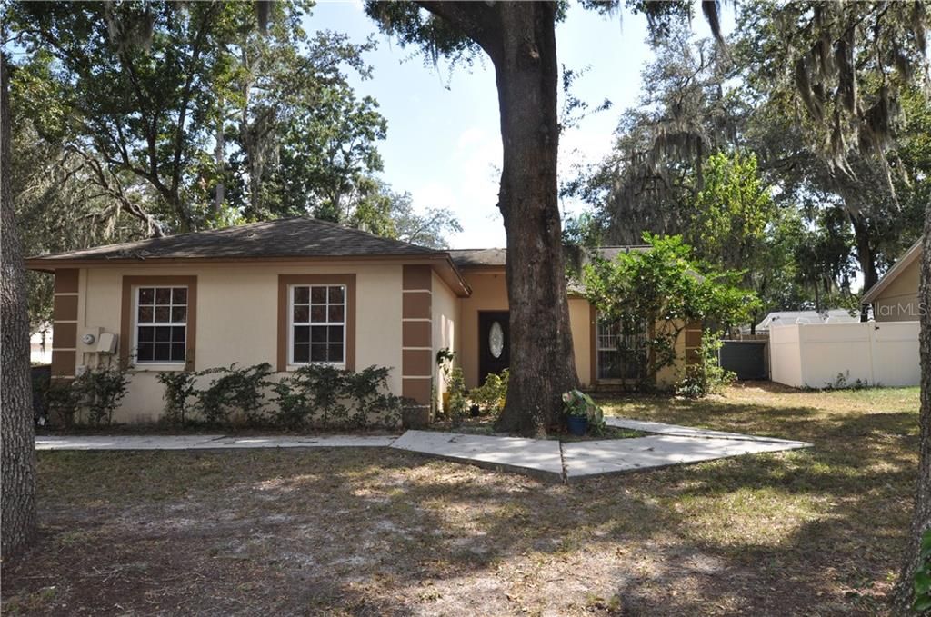 3926 Creek Woods Dr, Plant City, FL 3 Bed, 2 Bath Single