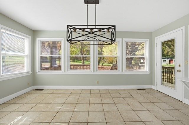 view 18th full size image of this home