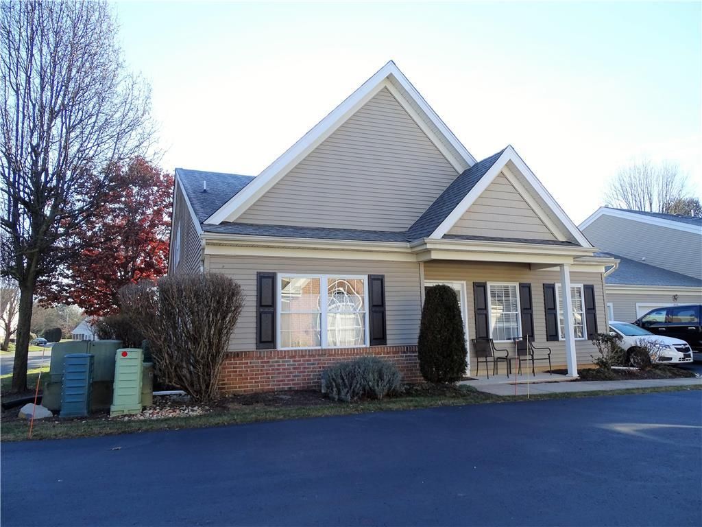 4856 Derby Ln, Macungie, PA 18062