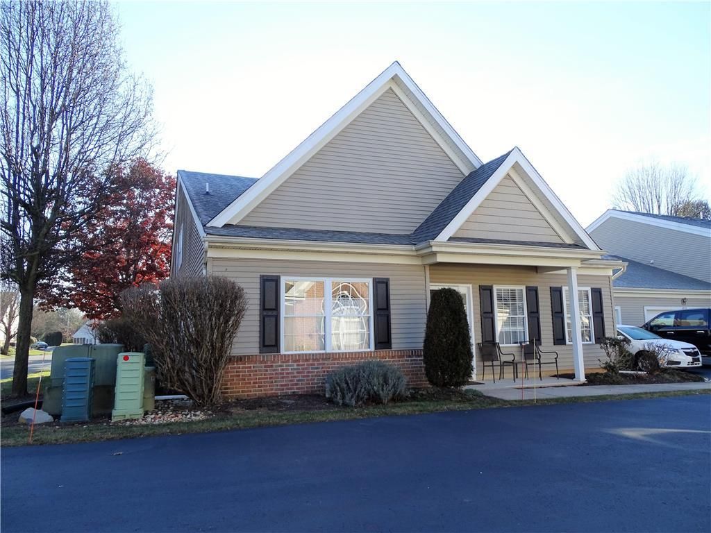 4856 Derby Ln, Macungie, PA 18062