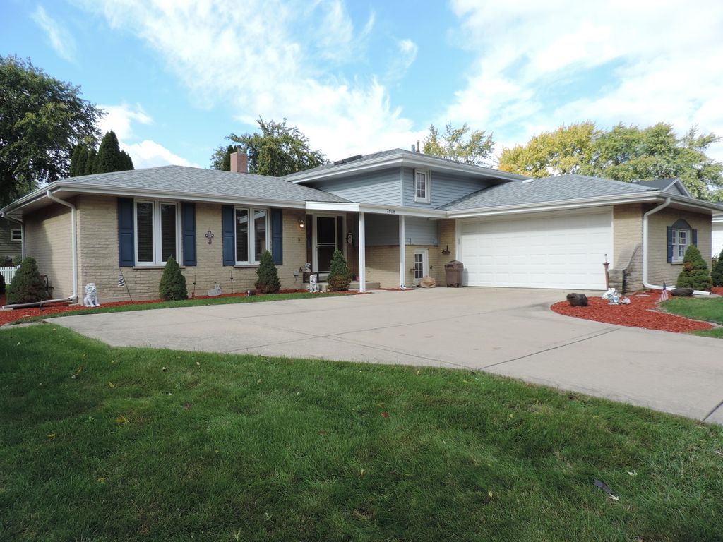 7608 Williams St, Downers Grove, IL 60516
