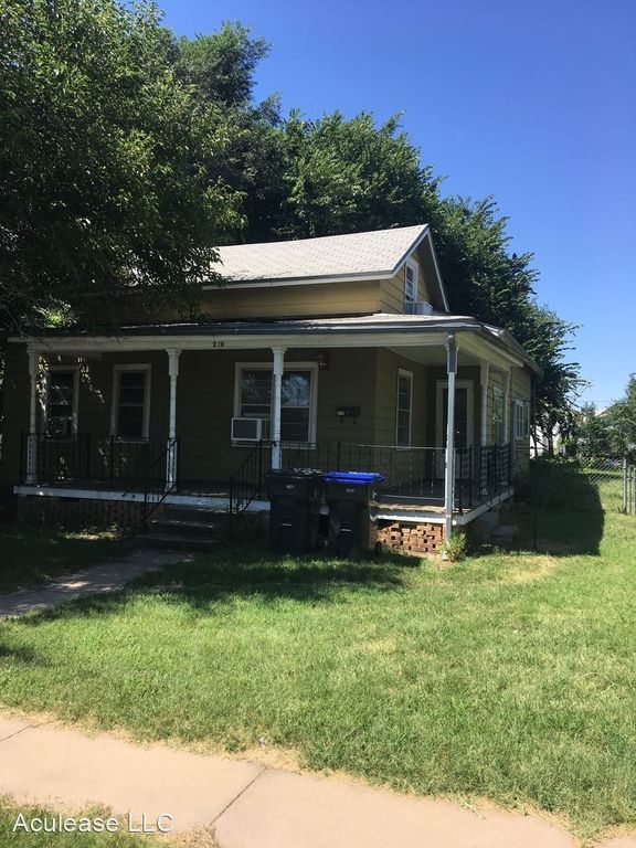 210 W 1st St, Newton, KS 67114