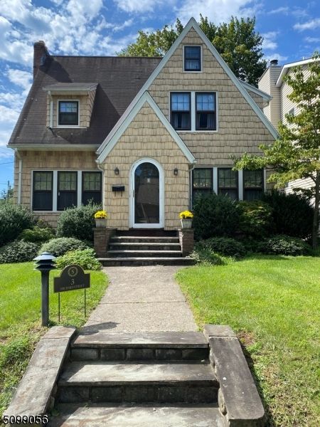 3 Orchard St, Verona, NJ 07044