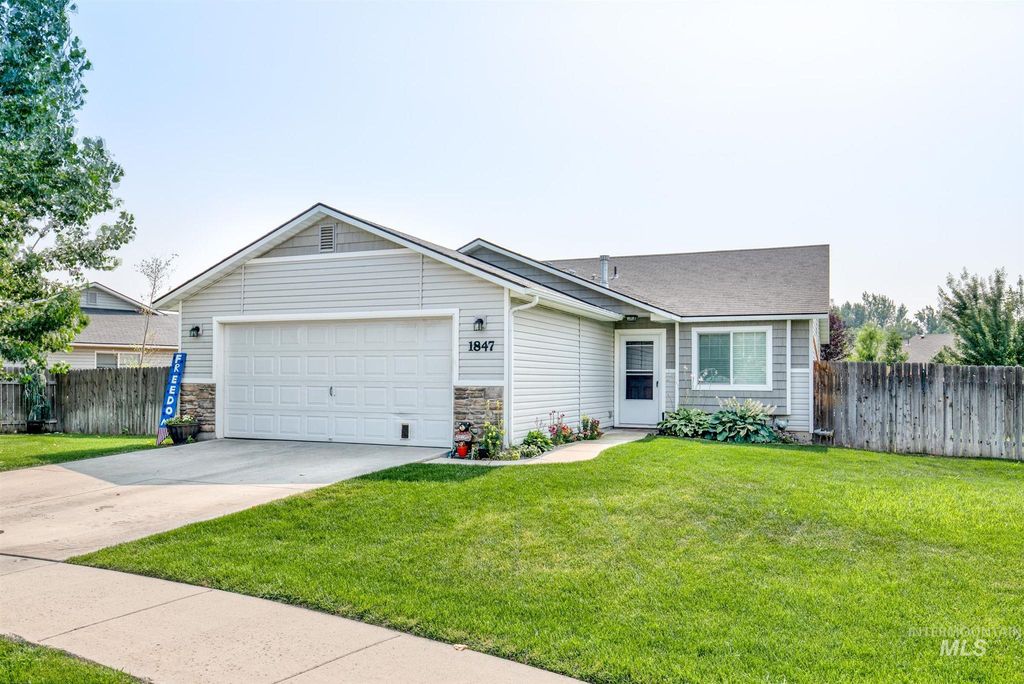 1847 N Jet Wolf Pl, Star, ID 83669