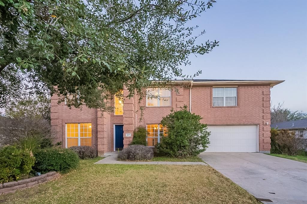 207 Jacob Dr, Glenn Heights, TX 75154