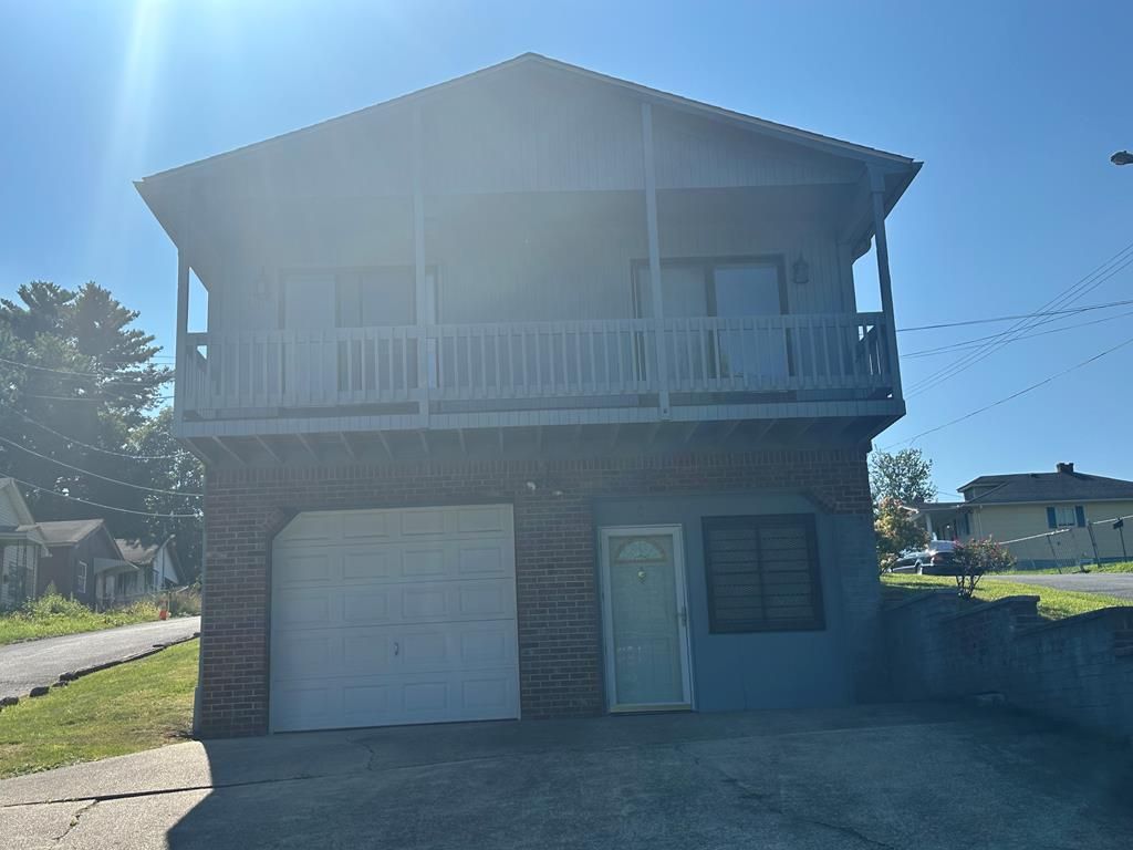 105 1/2 Laurel Ter, Beckley, WV 25801