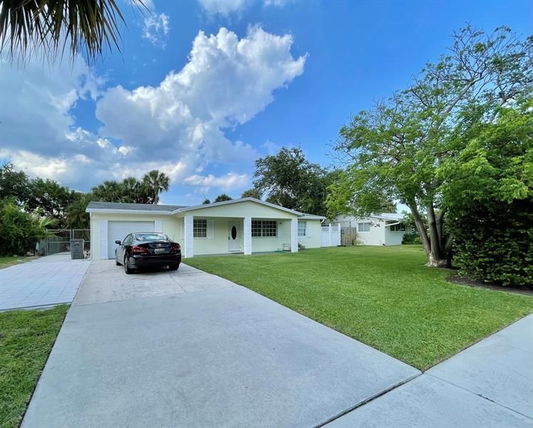 2395 Idlewild Rd, Palm Beach Gardens, FL 33410