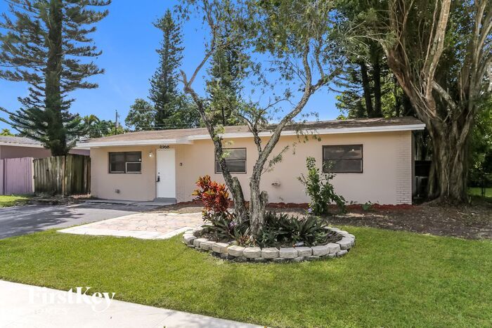 4968 SW 5th St, Margate, FL 33068