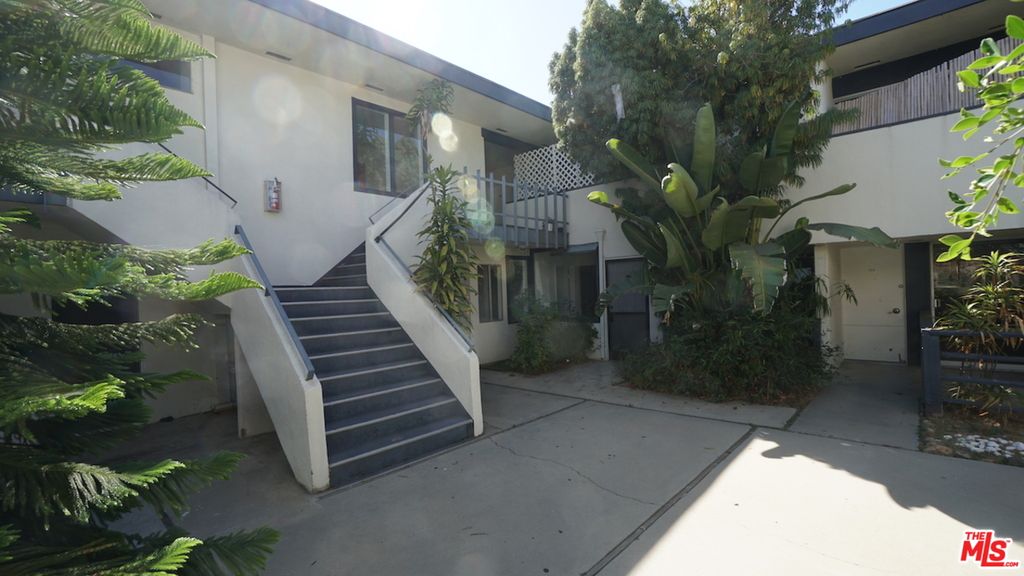 1233 Barry Ave  #102, Los Angeles, CA 90025
