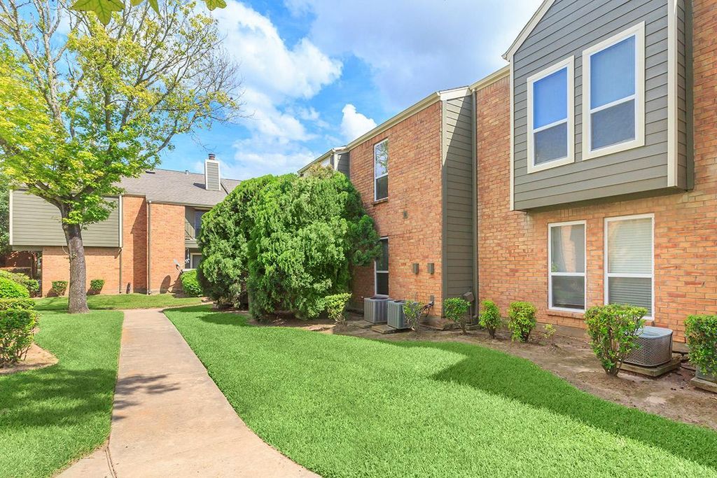 1823 Stadium Dr, Wharton, TX 77488