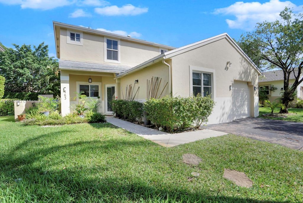 253 NW 207th Way, Pembroke Pines, FL 33029