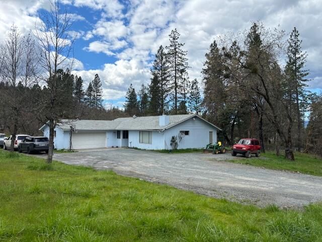 4000 Cloverlawn Dr, Grants Pass, OR 97527