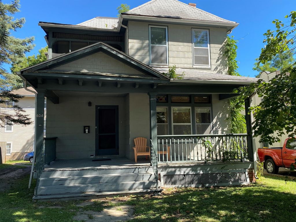 604 W Elm St, Urbana, IL 61801