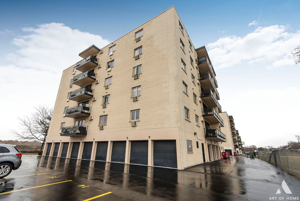 8045 Oconnor Dr #5E, River Grove, IL 60171