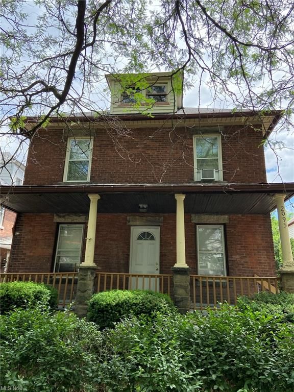 2095 Lark St, Lakewood, OH 44107