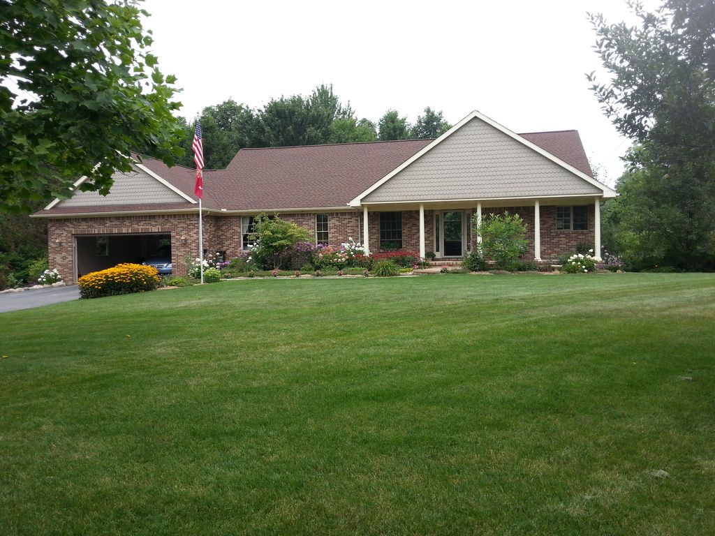 59360 Foxpointe Ln, South Lyon, MI - 3 Bed, 3 Bath Single-Family Home