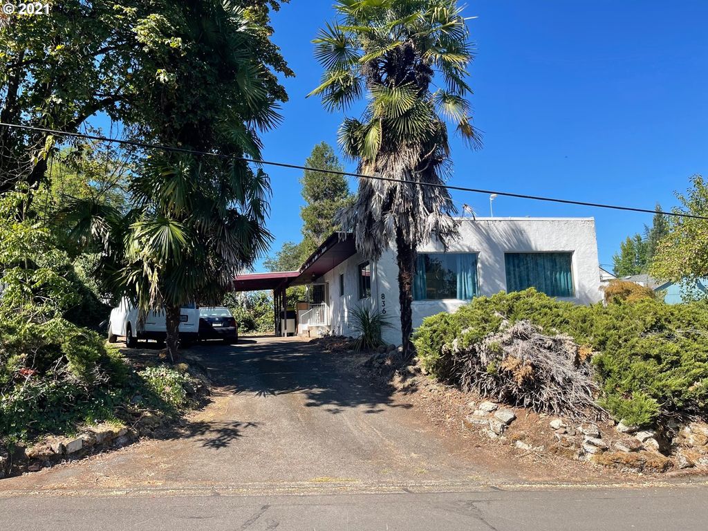836 W Pilger St, Roseburg, OR 97471