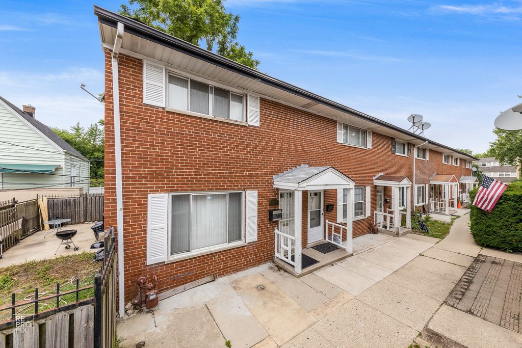 1739 W Farwell Ave #F, Chicago, IL 60626