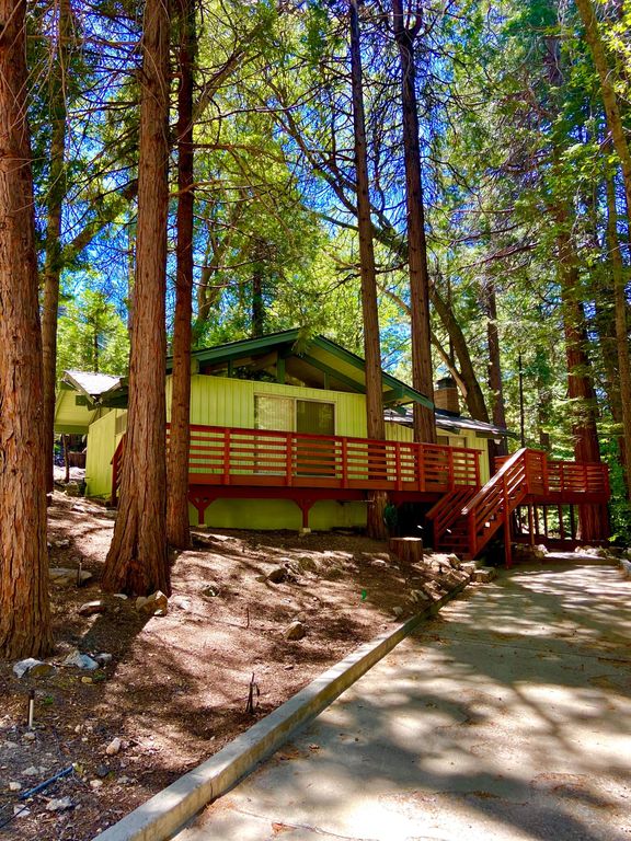 26600 Sugar Cone Ln, Twin Peaks, CA 92391