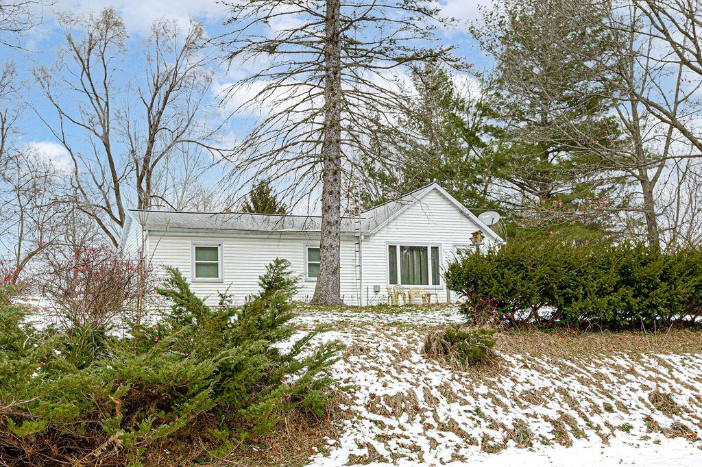 4424 Zion Rd, Jackson, MI 49201
