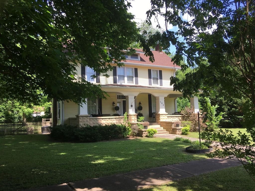 500 NE Atlantic St, Tullahoma, TN 4 Bed, 2 Bath SingleFamily Home