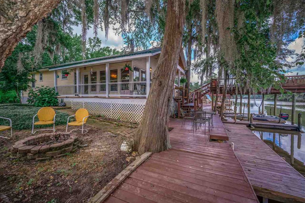 1935 Pine Island Rd, Karnack, TX 75661