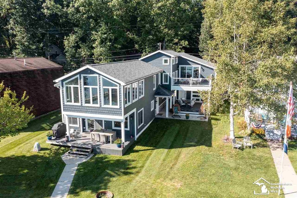 8210 Clarks Cv, Addison, MI 49220