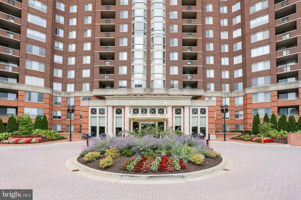 5809 Nicholson Ln #14, Rockville, MD 20852