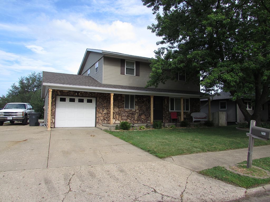 211 Parkway Ln, Pekin, IL 61554 Trulia