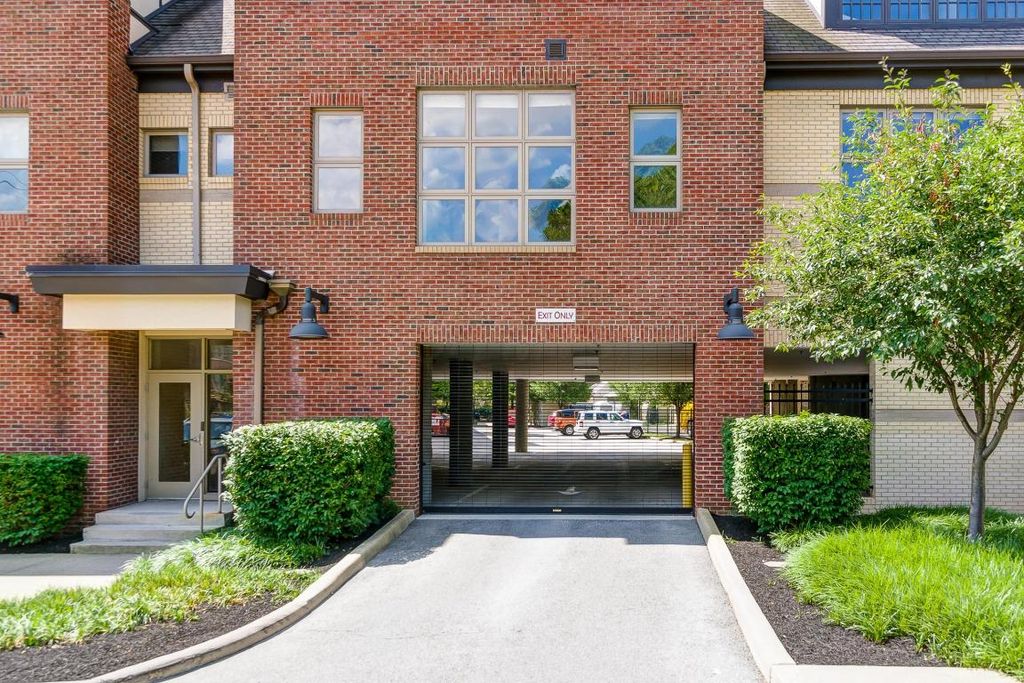 825 N 4th St #201, Columbus, OH 43215