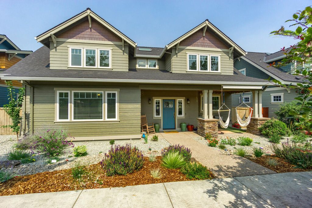 261 Otis St, Ashland, OR 97520