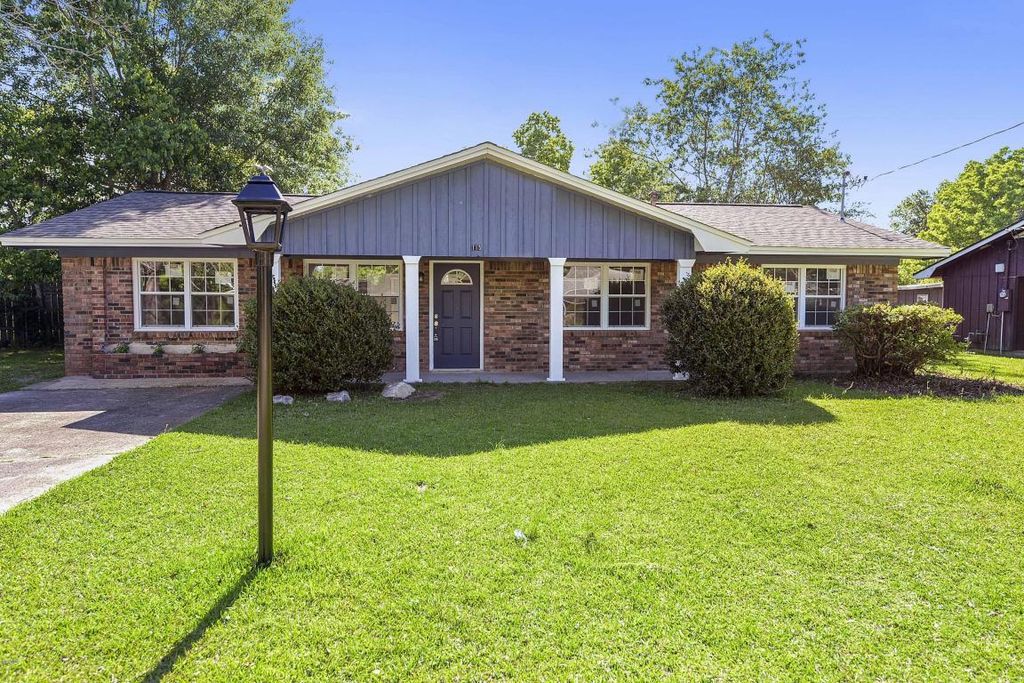 115 Connie Dr, Gulfport, MS 39503