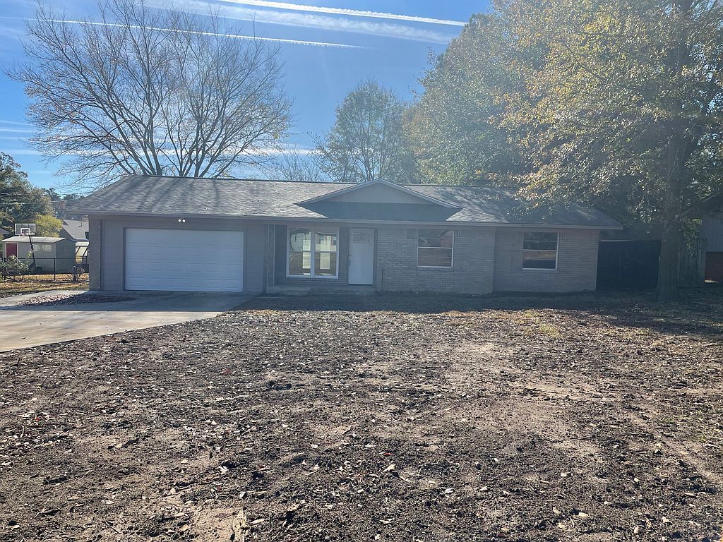 210 Redwater Rd, Wake Village, TX 75501