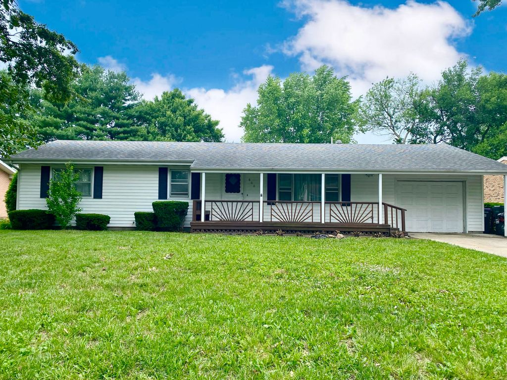 800 Robert Webb Dr, Monticello, IL 61856