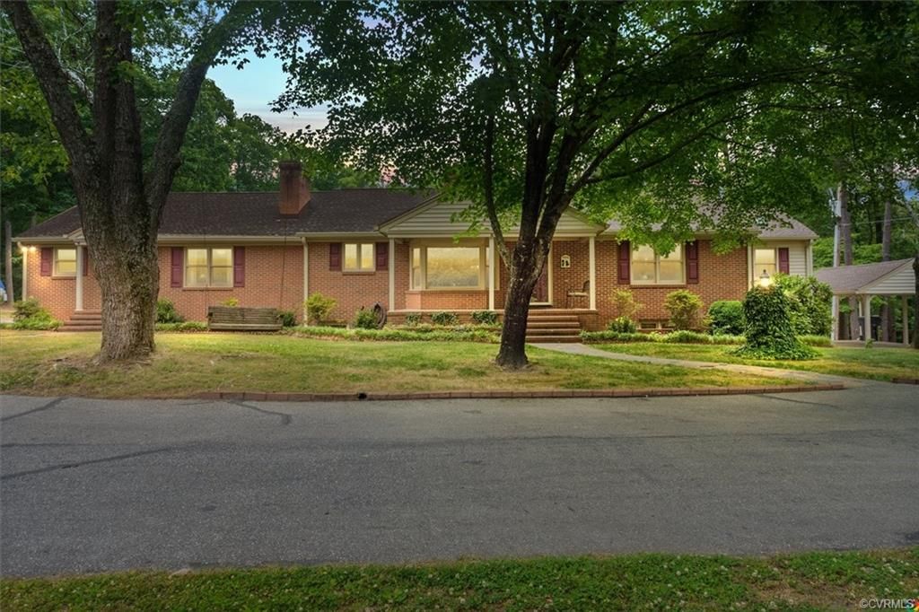 18522 Goode Ln, Dinwiddie, VA 23841