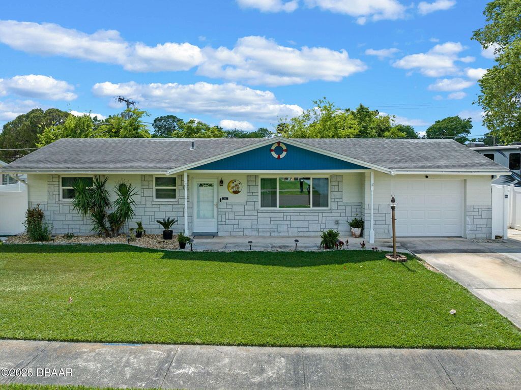 2030 Kenilworth Ave, South Daytona, FL 32119