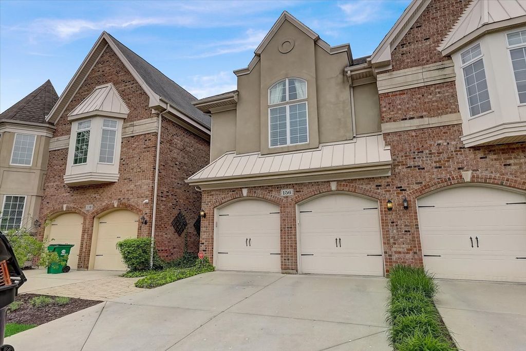 156 Paxton Rd, Bloomingdale, IL 60108