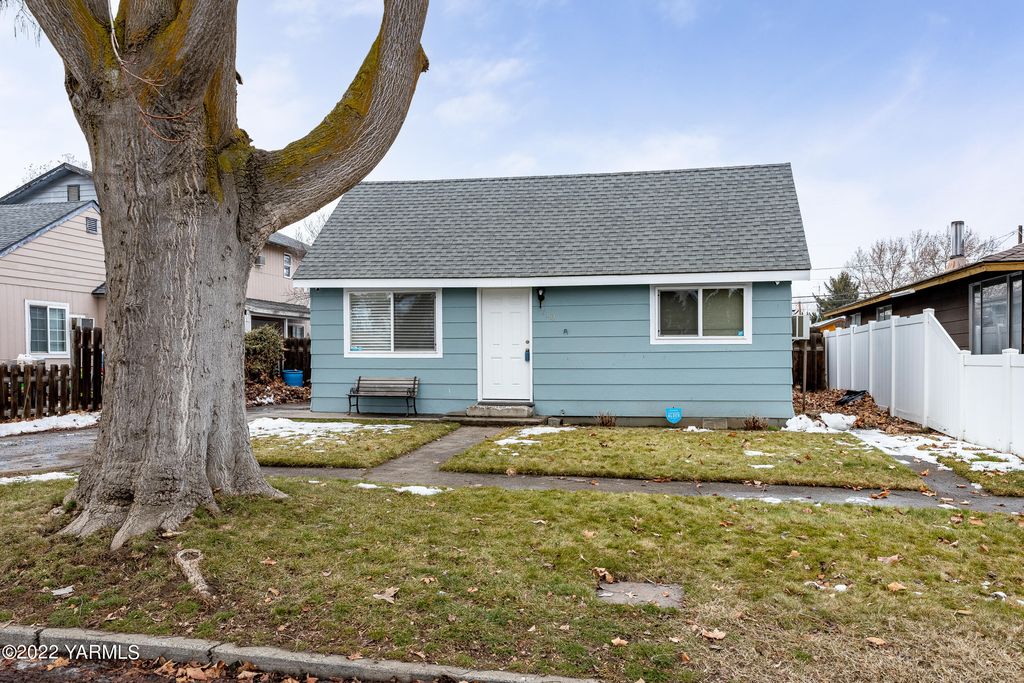 710 Adams Ave, Toppenish, WA 98948