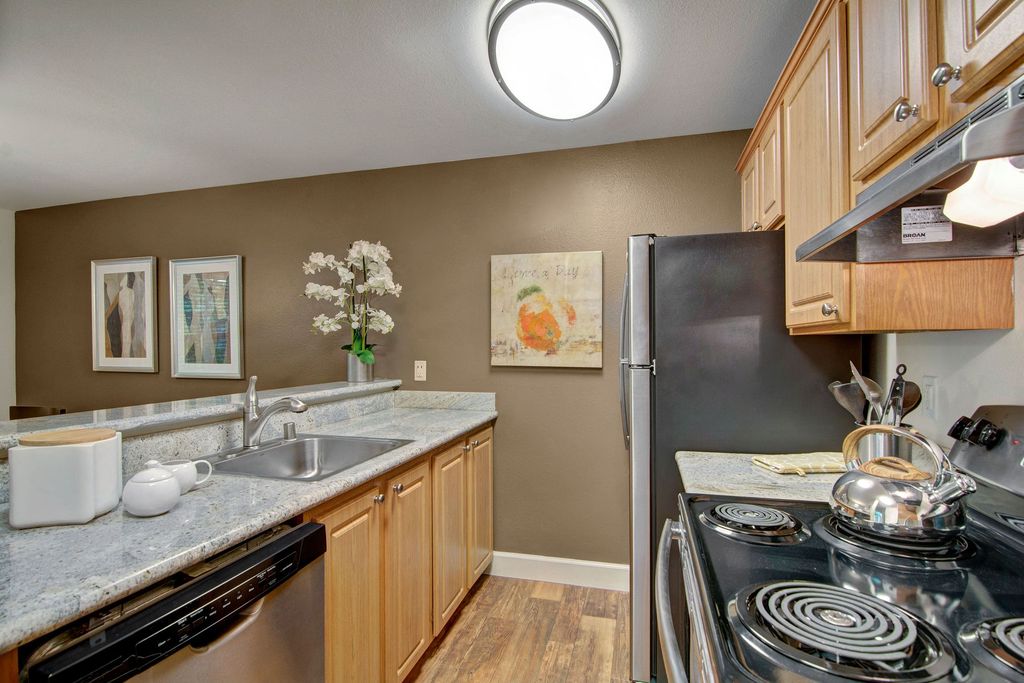 23529 60th Ave  S #D204, Kent, WA 98032