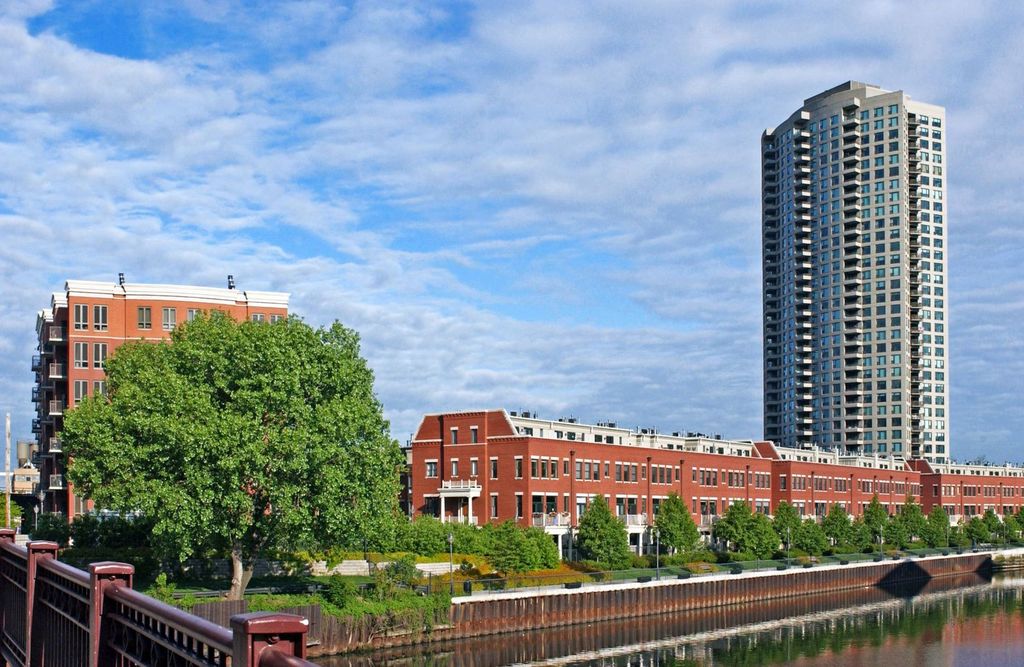 501 N Clinton St #2706, Chicago, IL 60654