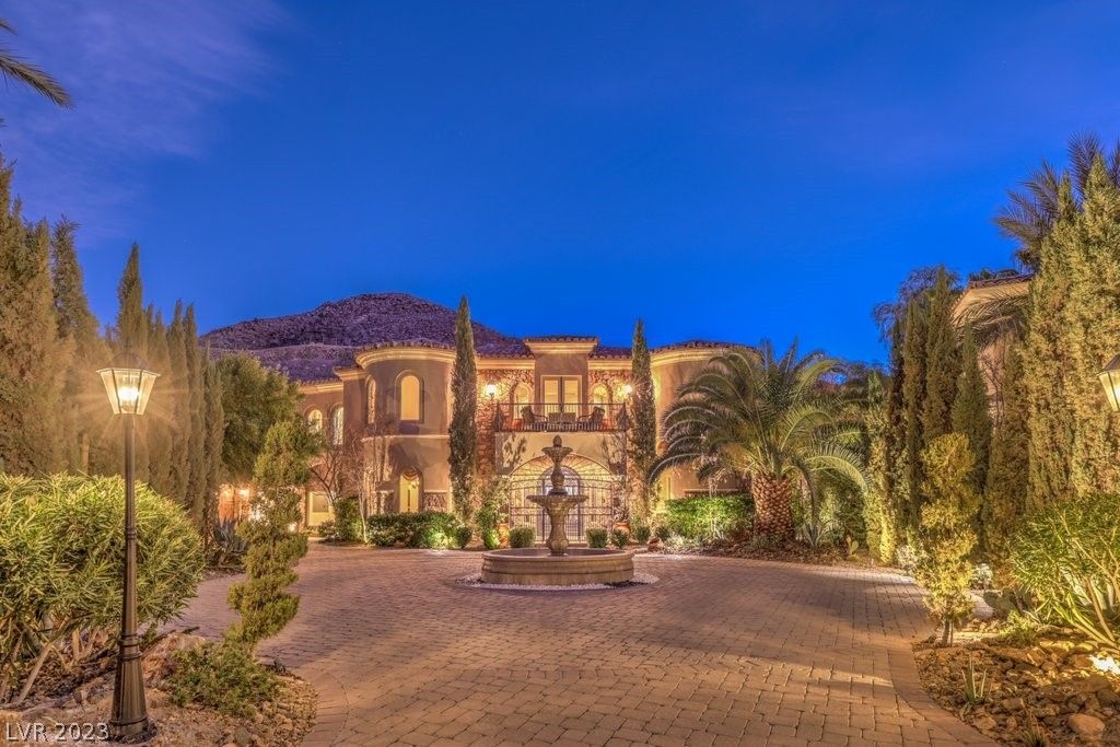 2 Grand Anacapri Dr, Henderson, NV 89011
