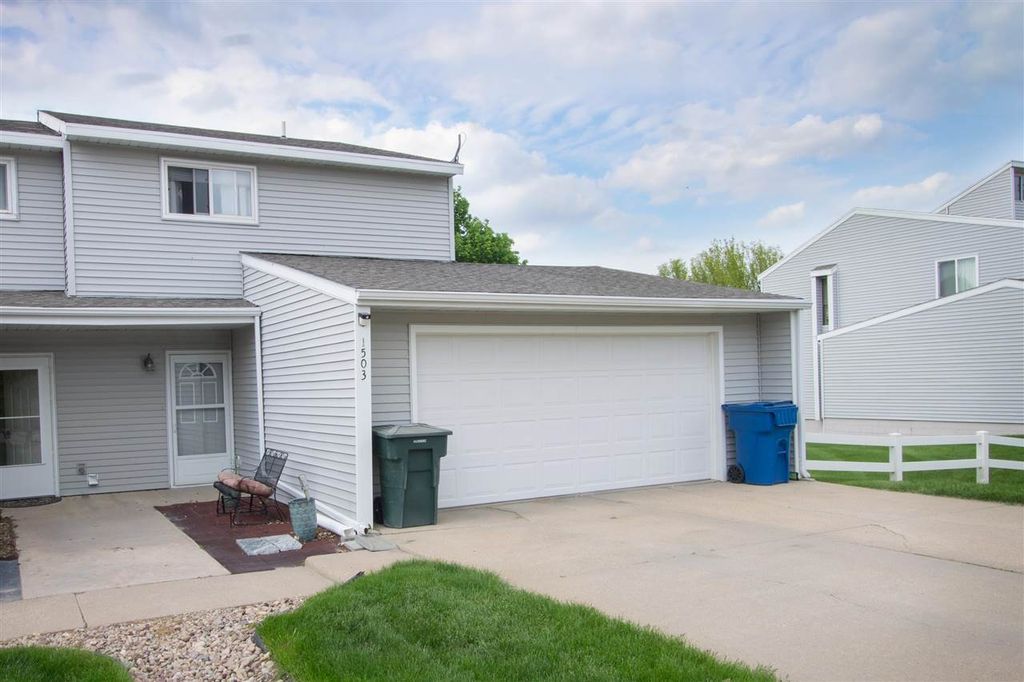 1503 W 40th St, Kearney, NE 68845