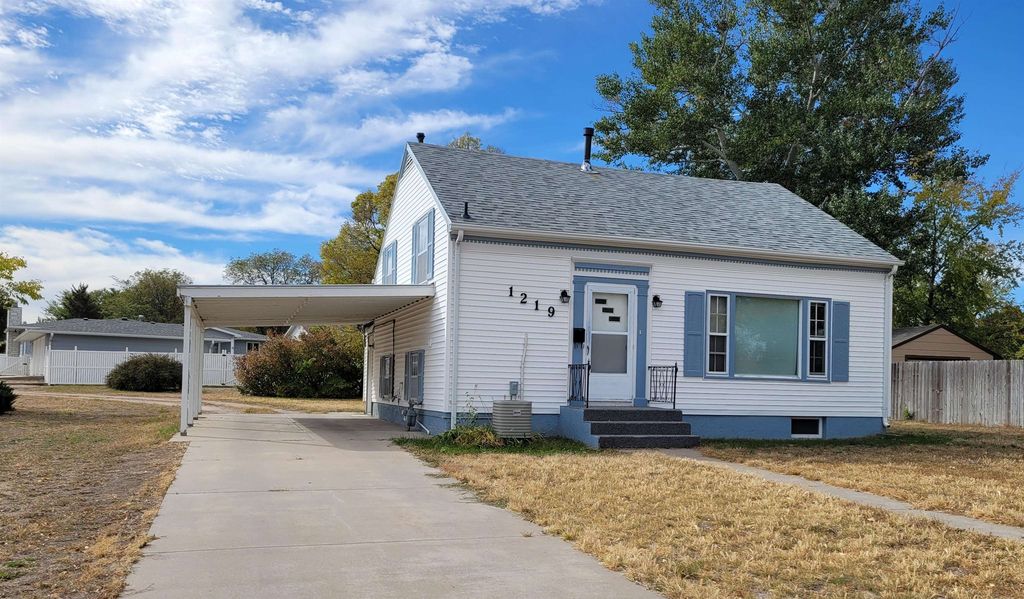 1219 Country Club Dr, Sidney, NE 69162