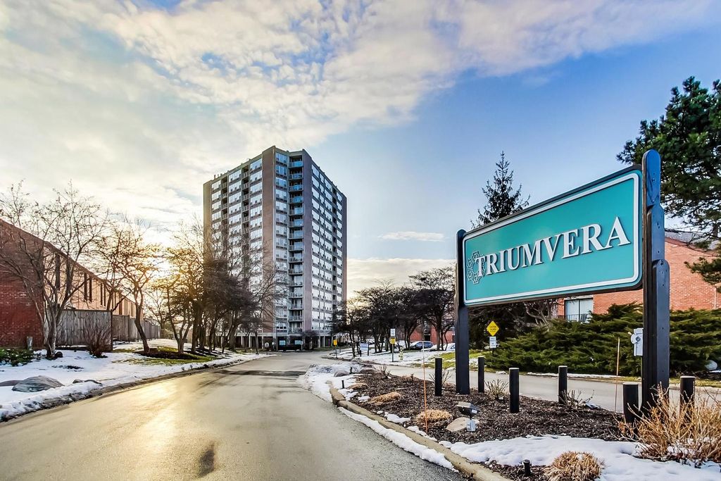 3925 Triumvera Dr #7A, Glenview, IL 60025