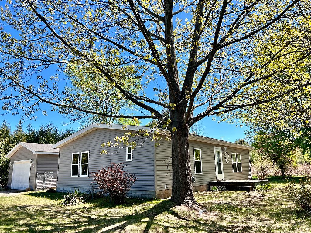15453 Clearwater Point Rd, Williamsburg, MI 49690