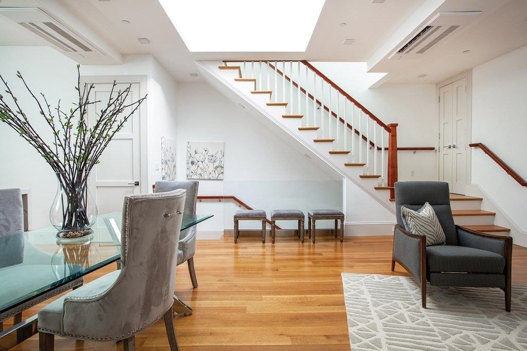 1762 Beacon St #4, Brookline, MA 02445