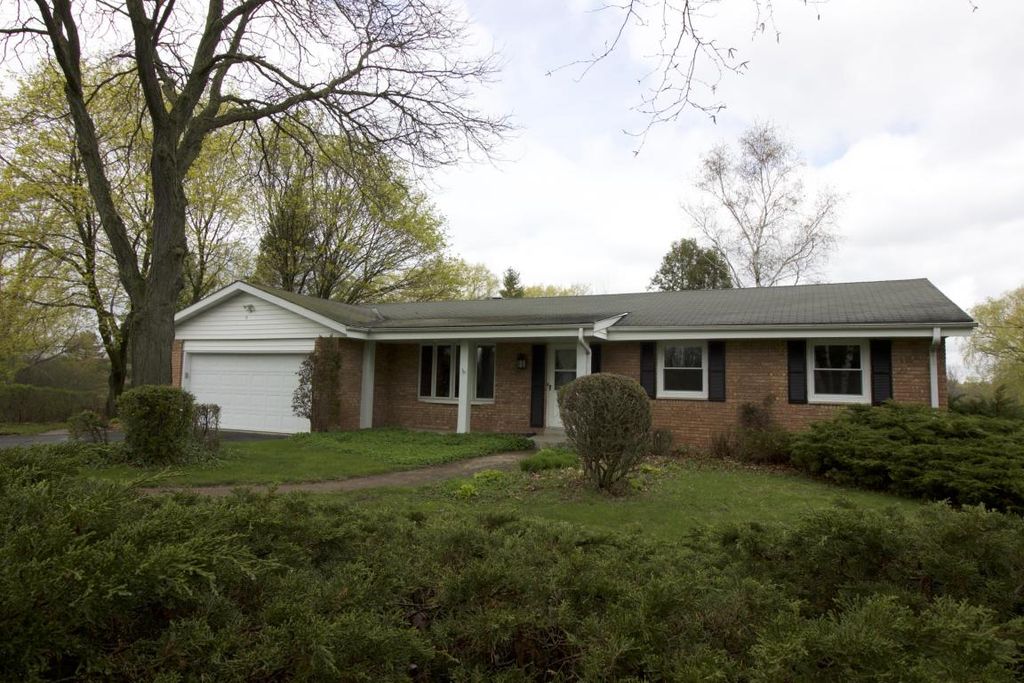 1920 Homestead Ct, Cedarburg, WI 53012