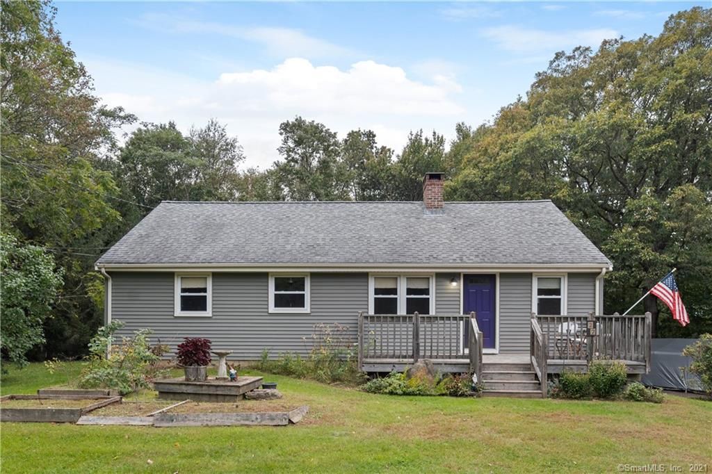 27 Savarese Ln, Burlington, CT 06013