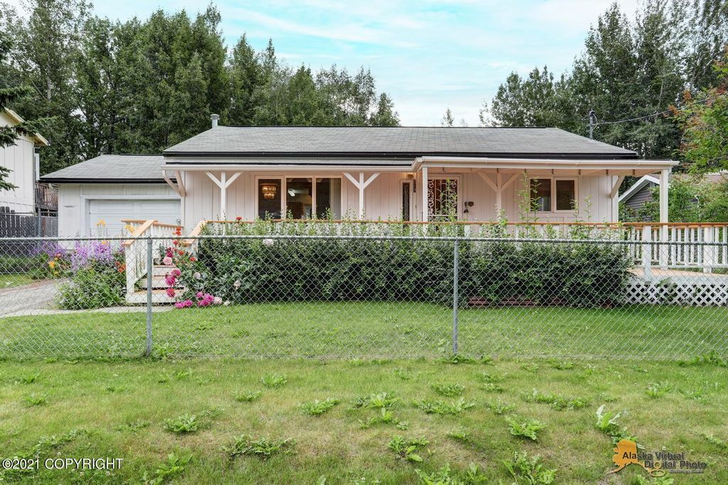 217 N Independence St, Palmer, AK 99645