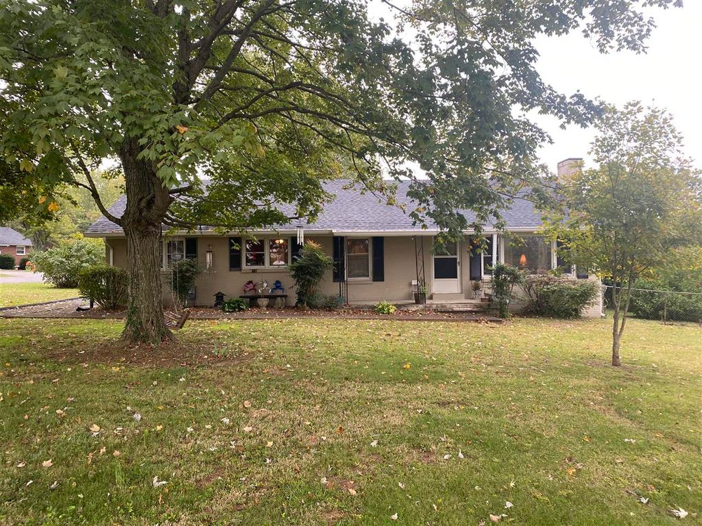 1301 Nashville St, Russellville, KY 42276